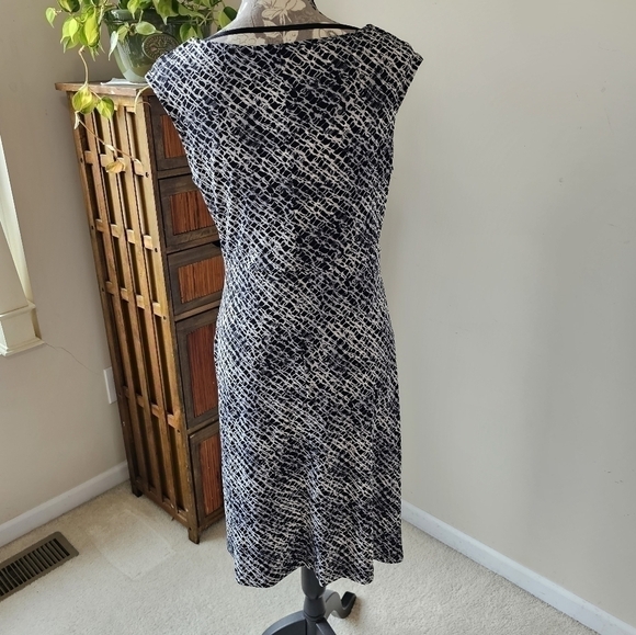 NWT Kenneth Cole side knot easy wear black & white print dress Sz. L - Picture 3 of 8